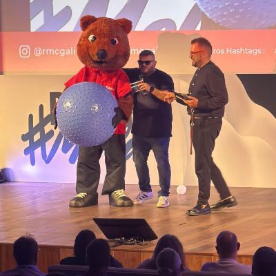 Jesús Alfaro mascota Linkillo LEOlytics